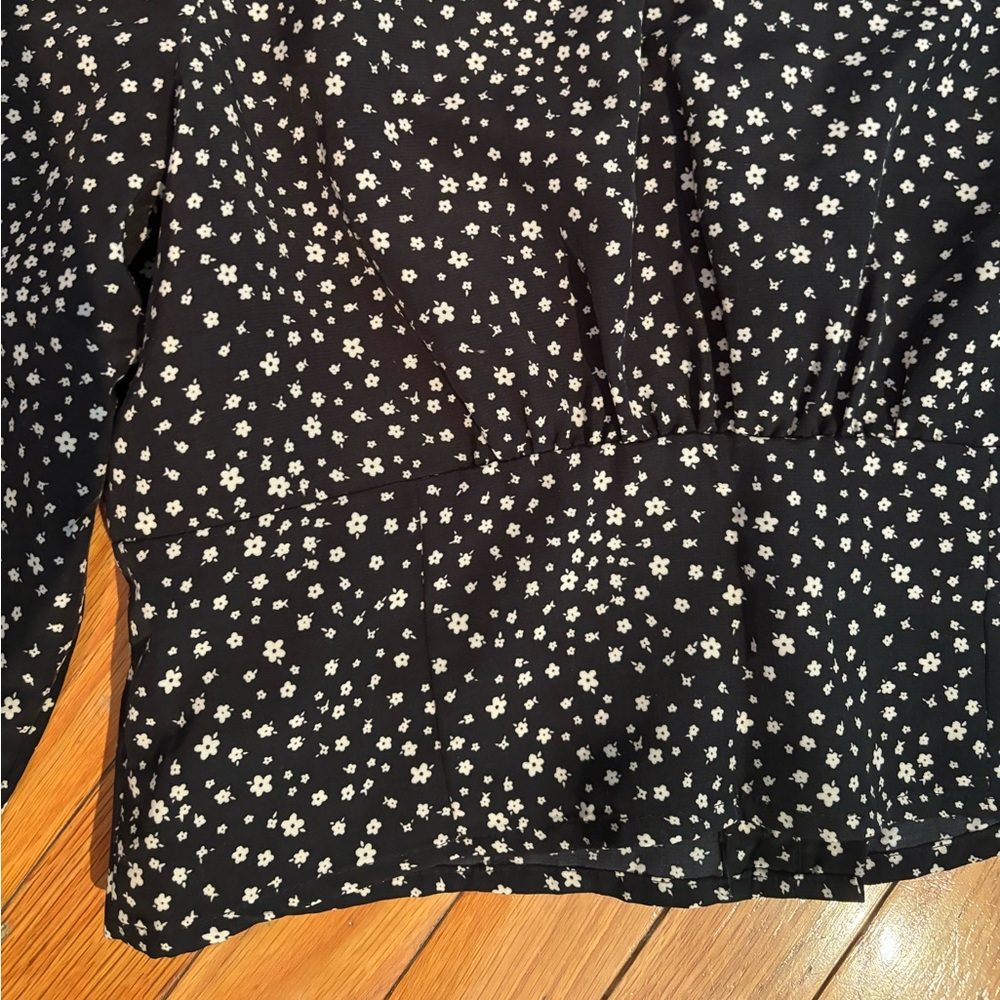 Levi’s Cropped Floral Blouse - Picture 5 of 6